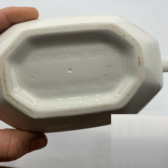 Vintage Johnson Bros White Floral Gravy Boat Dutch flowers Made in England dish - Picture 5 of 5